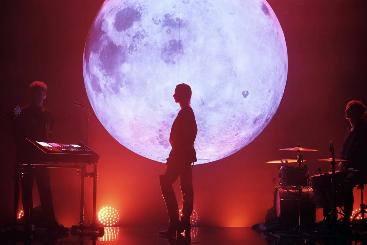 MØ, lighting and production design by Rob Sinclair