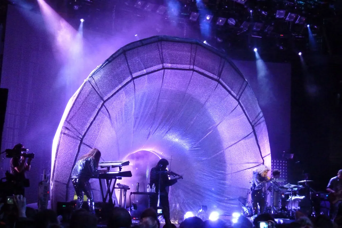 Goldfrapp 2010, lighting and production design by Rob Sinclair