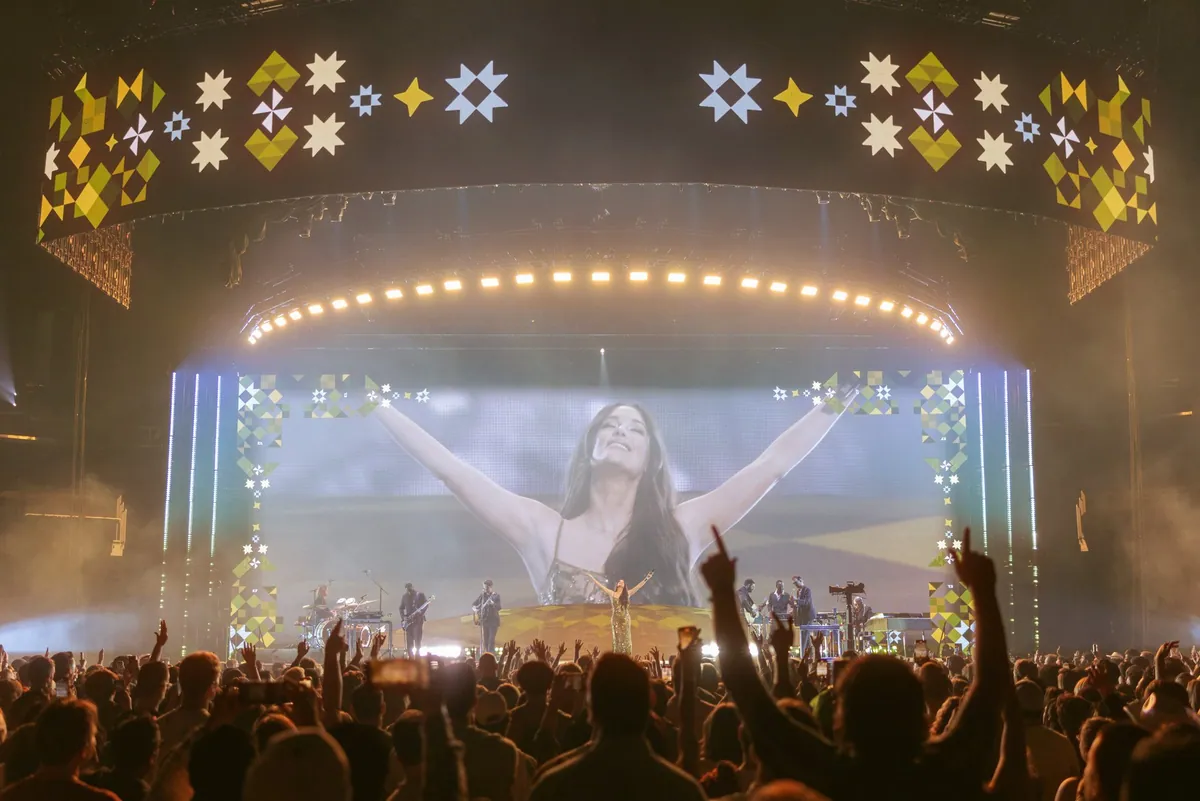 Kacey Musgraves Deeper Well Tour, lighting and production design by Rob Sinclair