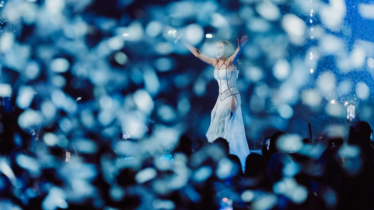 Kylie Minogue Brit Awards, lighting and production design by Rob Sinclair