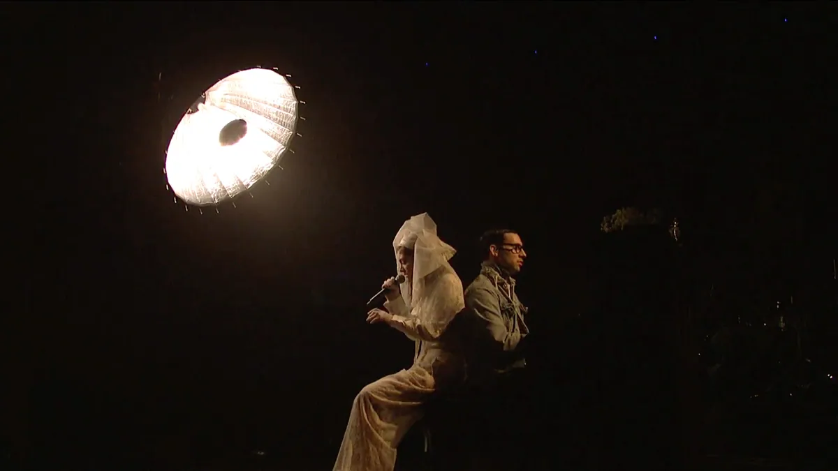 Lorde SNL, lighting and production design by Rob Sinclair