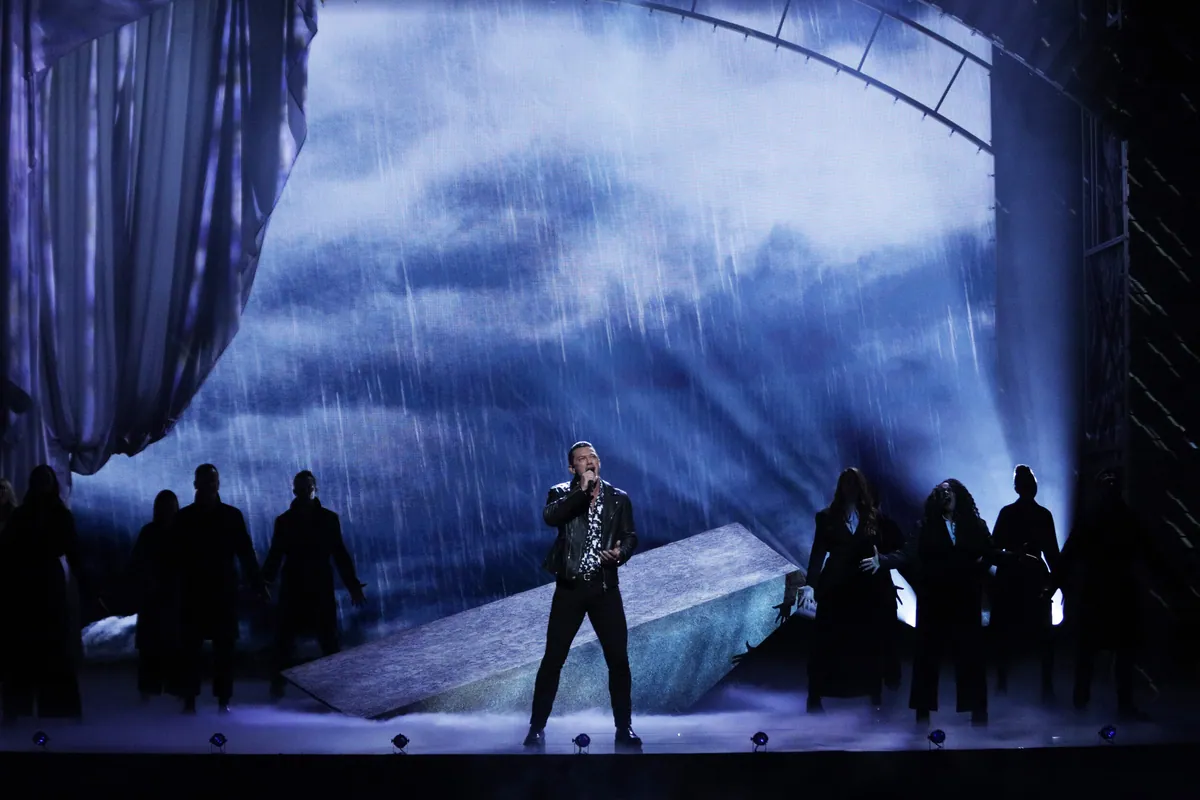 Luke Evans, lighting and production design by Rob Sinclair