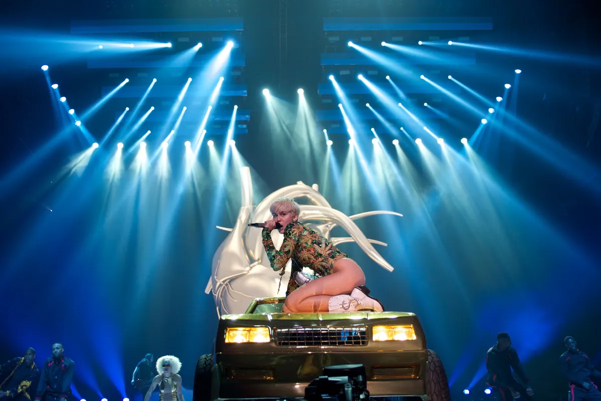 Miley Cyrus, lighting and production design by Rob Sinclair