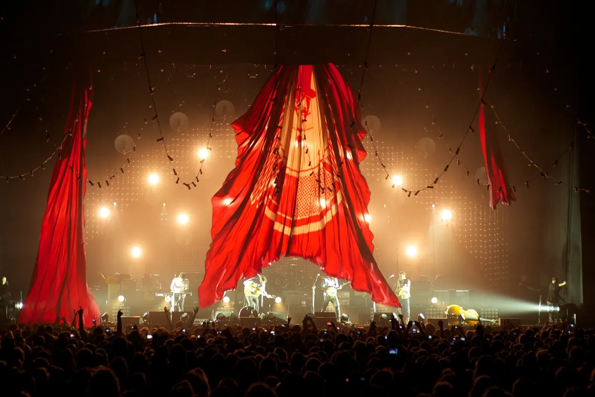Mumford and Sons, lighting and production design by Rob Sinclair