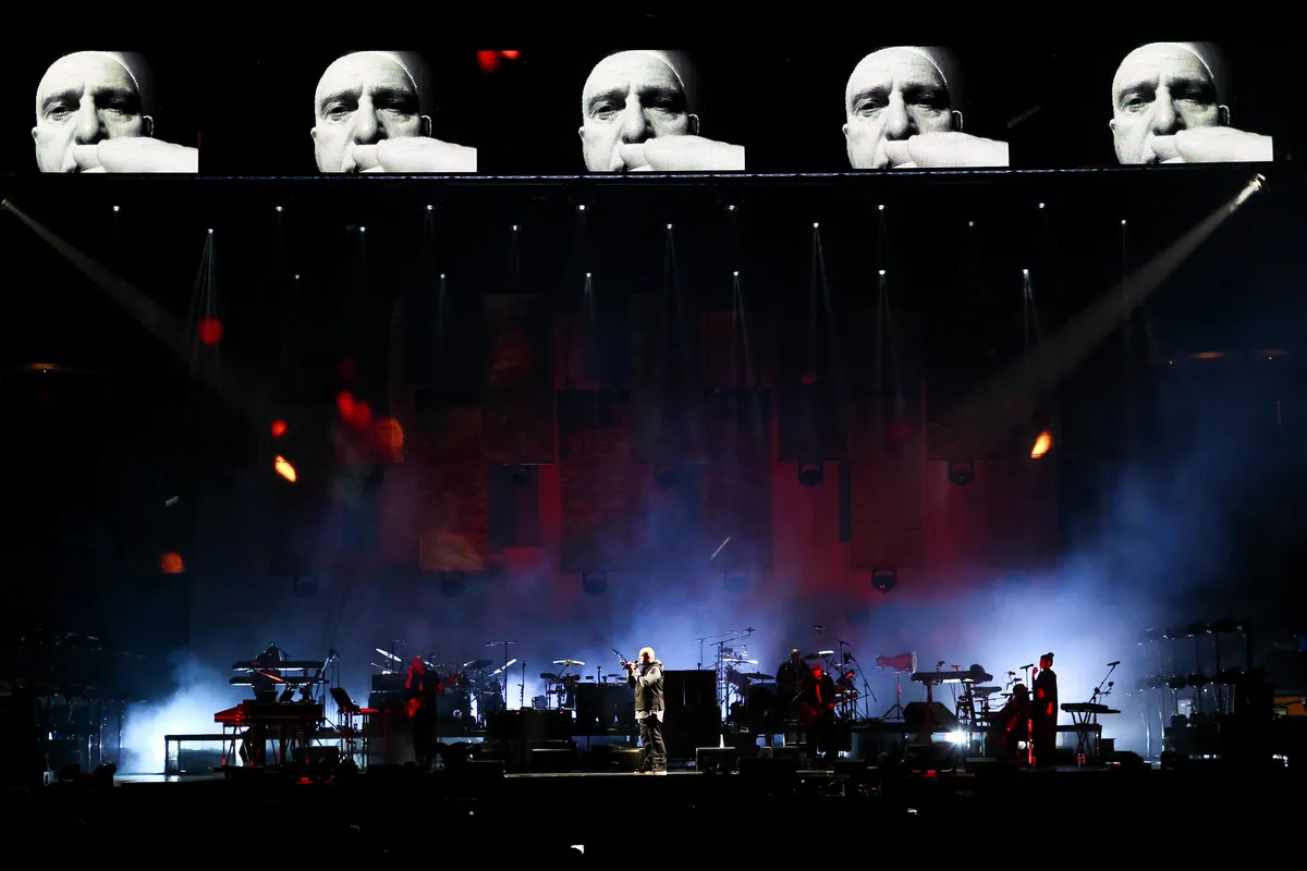 Sting & Peter Gabriel, Rock  - Paper  - Scissors, lighting and production design by Rob Sinclair